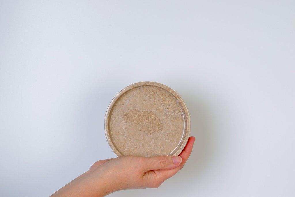 Gabriella – Round Travertine Tray patinatwine