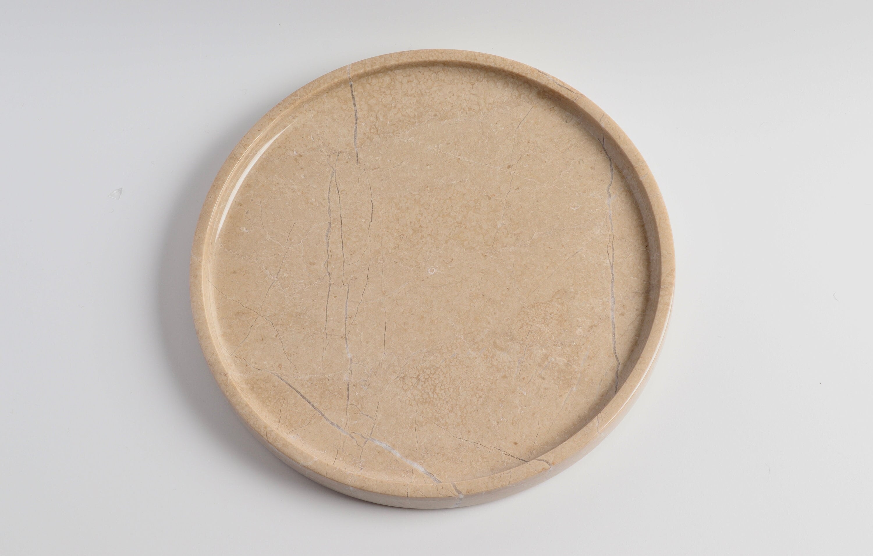 Gabriella – Round Travertine Tray patinatwine