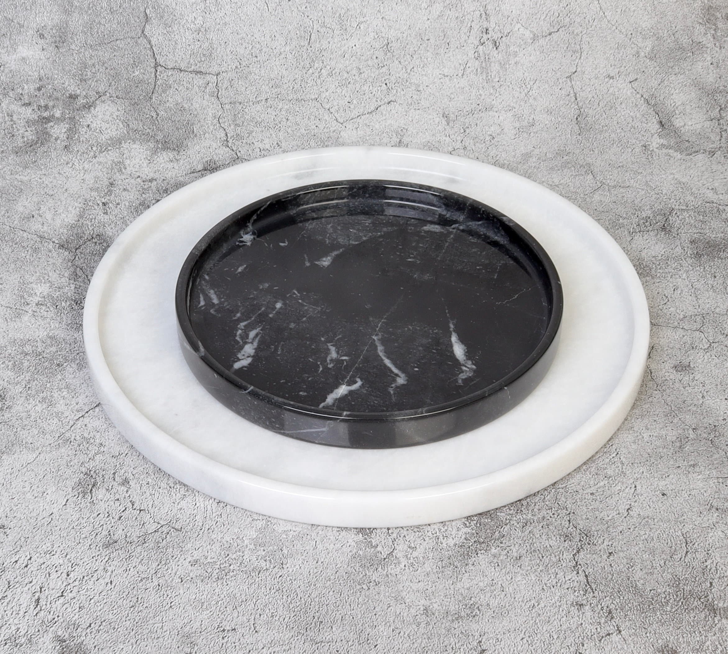 Gabriella – White Round Natural Marble Tray patinatwine