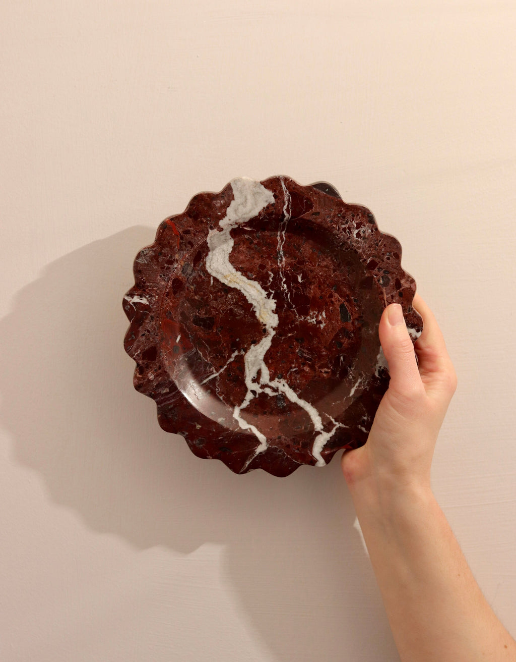 Serafina – Red Round Scallop Marble Tray  | W20cm H 2cm
