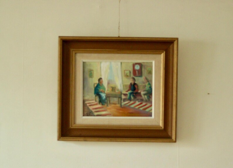 Original Mid-Century Oil on Canvas – “Interior with Three People” by E. Wallin – Vintage & Framed | 36 × 40 cm (14.2 × 15.7 in)