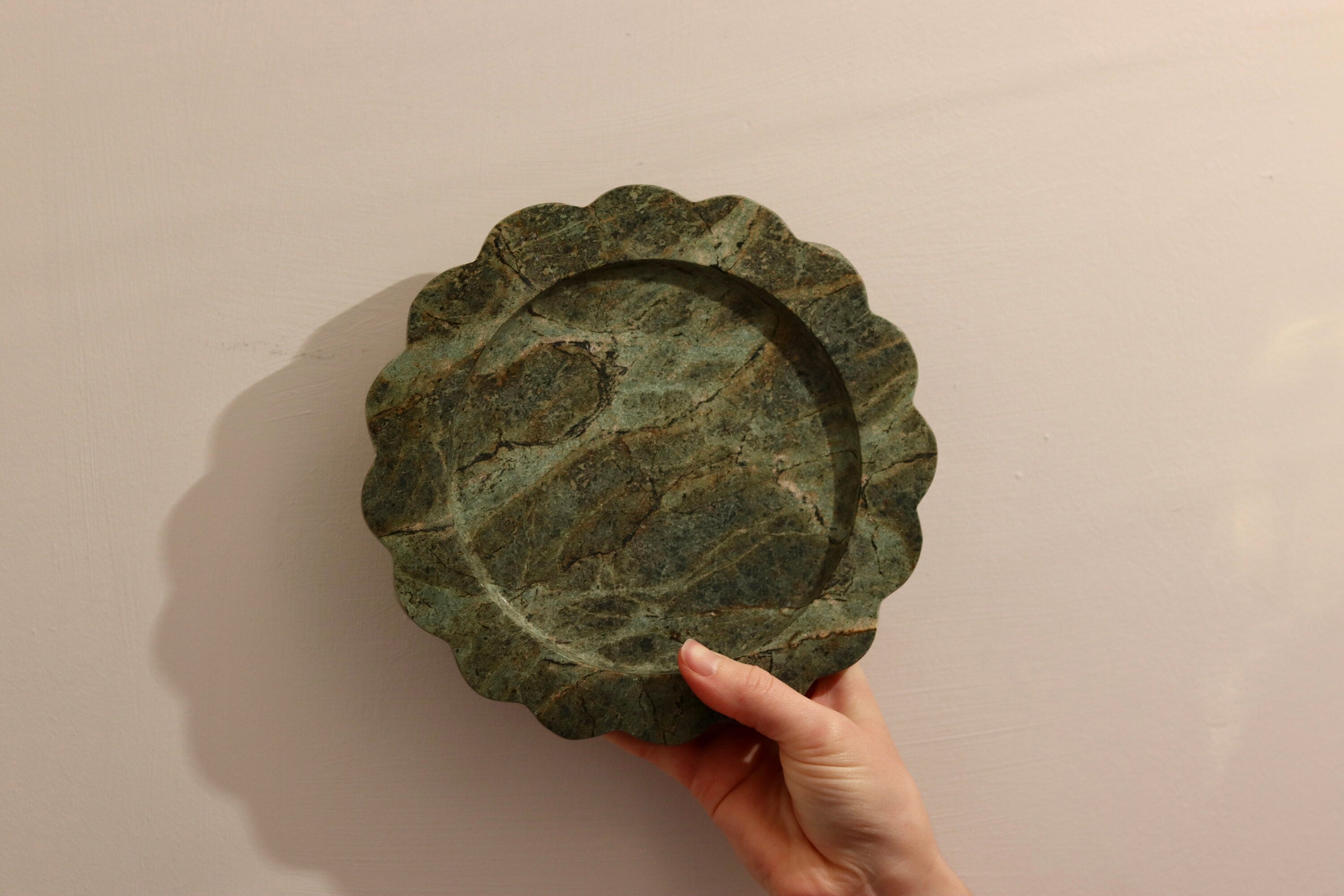 Serafina – Indian Green Round scallops Marble Tray  | W20cm H 2cm